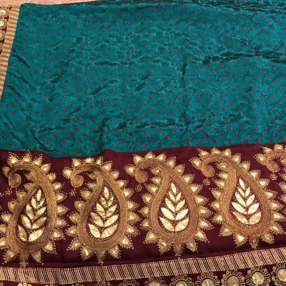 Designer Gorgeous Georgette Soft Green Maroon Sari - Picture 2 of 3